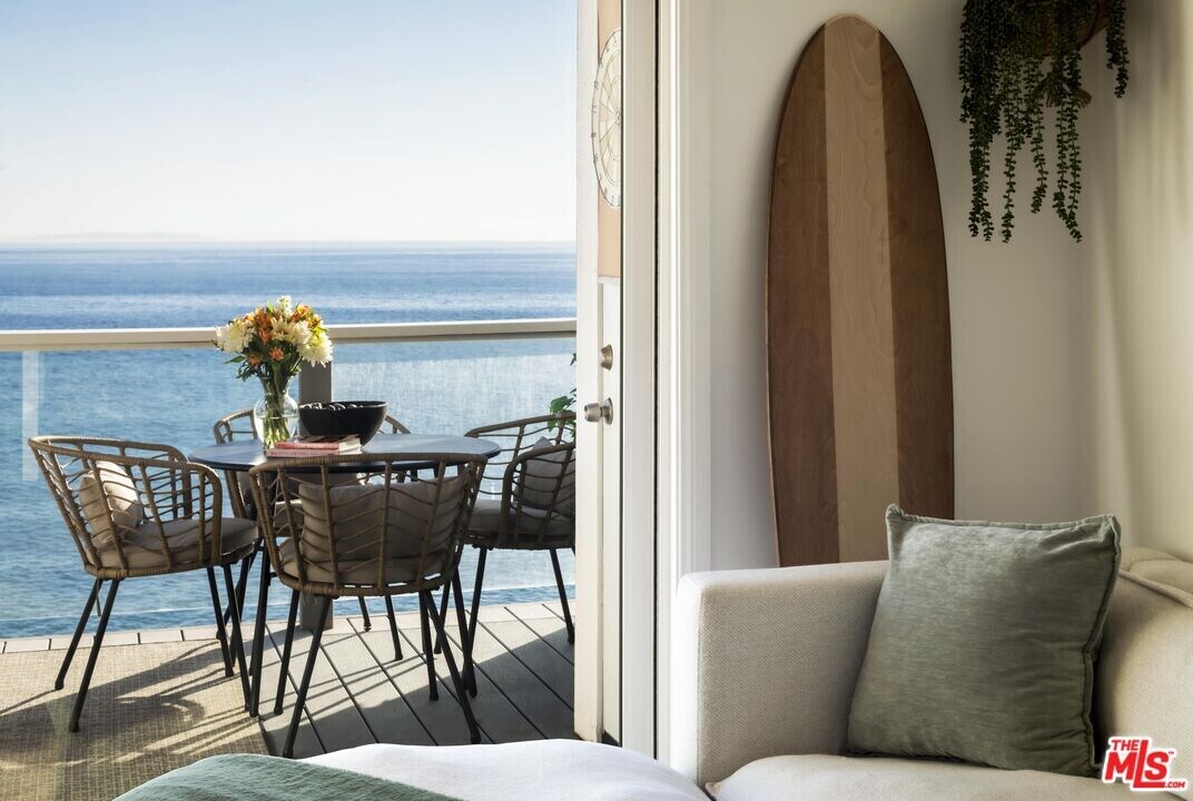 20638 Pacific Coast Hwy in Malibu, CA - Building Photo