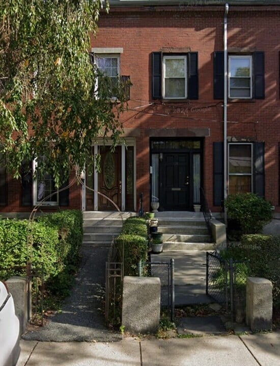 23 Juniper St in Boston, MA - Building Photo