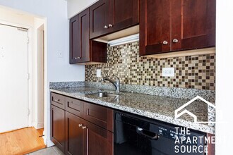 3710 N Pine Grove Ave in Chicago, IL - Building Photo - Building Photo