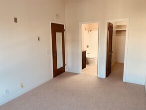 8310 Regents Rd in San Diego, CA - Building Photo - Building Photo