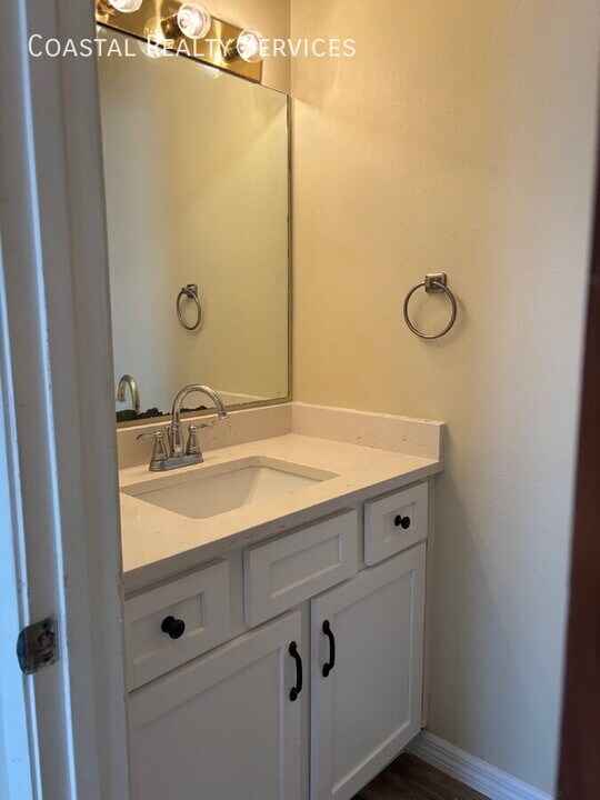 250 Kathy Ct in Mary Esther, FL - Building Photo