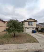 Spacious San Antonio home with open layout in San Antonio, TX - Building Photo - Building Photo