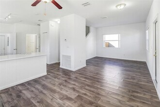 5610 SW 43rd St in Davie, FL - Building Photo - Building Photo