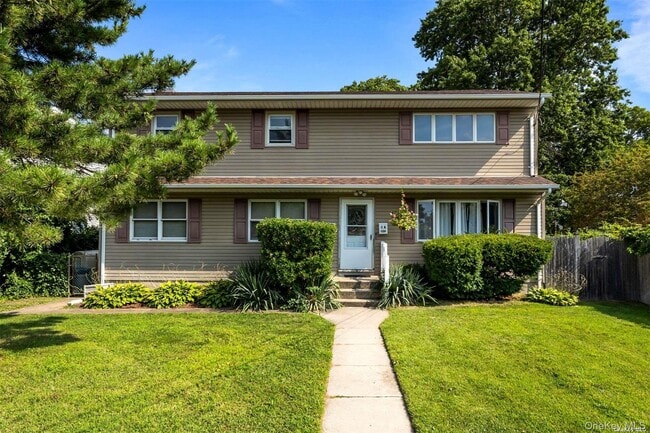 property at 4 Quaker Ct