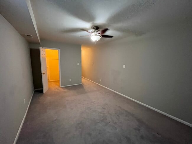 3304 Woodburn Village Dr, Unit 22 in Annandale, VA - Building Photo - Building Photo