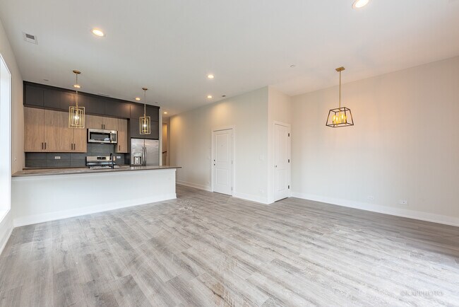 4021 N Keystone Ave in Chicago, IL - Building Photo - Building Photo