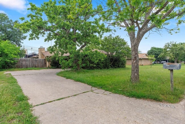 1210 Glenda Dr in Round Rock, TX - Building Photo - Building Photo