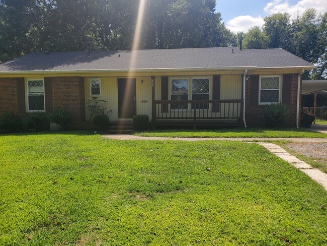 2801 Dalecrest Dr in Charlotte, NC - Building Photo - Building Photo