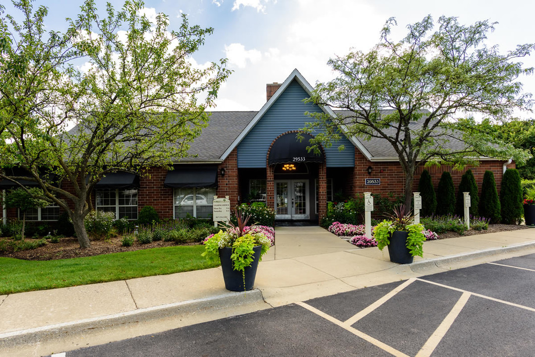 Forest Pointe in Lake Bluff, IL - Foto de edificio