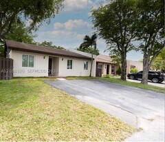 11701 SW 122nd Ave in Miami, FL - Building Photo