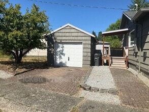 230 Apple St in Bremerton, WA - Building Photo - Building Photo