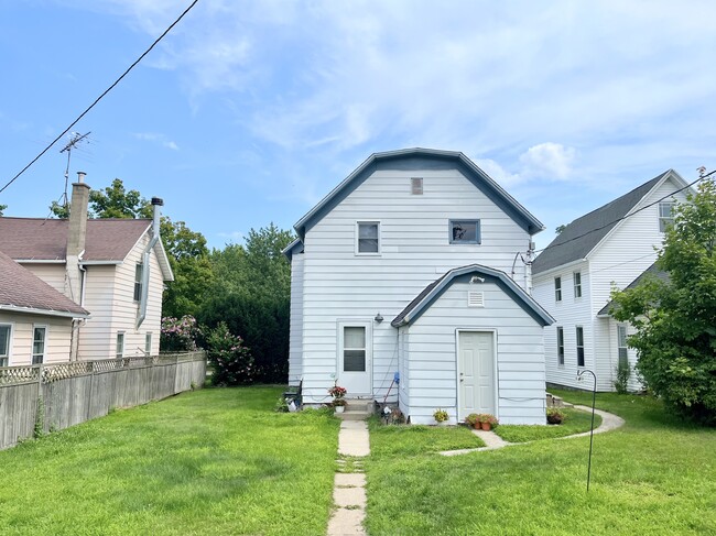 904 Harrison Ave in St. Joseph, MI - Building Photo - Building Photo