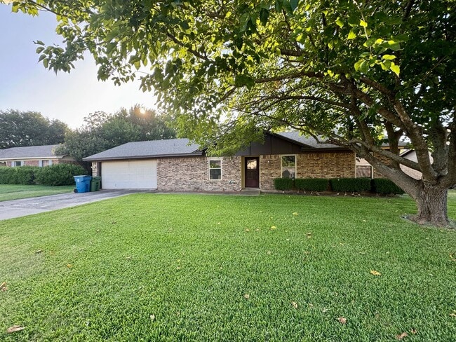 918 Rolling Hills Dr in Hewitt, TX - Building Photo - Building Photo