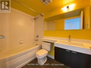 705-4k Spadina Ave. in Toronto, ON - Building Photo - Building Photo