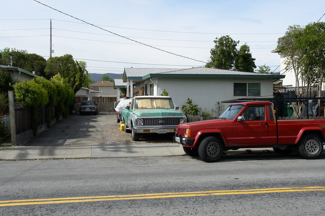 1540 Kentfield Ave in Redwood City, CA - Building Photo