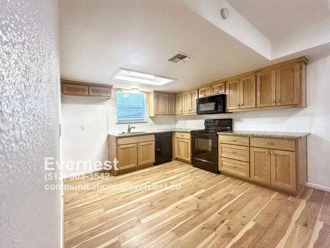707 Valley View Dr in Pflugerville, TX - Building Photo - Building Photo