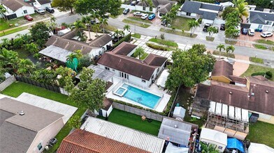 19441 NW 59th Pl in Hialeah, FL - Building Photo - Building Photo