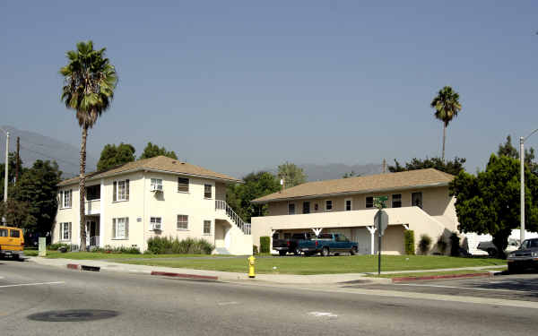 416-418 S Ivy Ave in Monrovia, CA - Foto de edificio