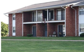 2829 N Ohenry Blvd in Greensboro, NC - Foto de edificio - Building Photo