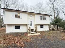 8066 Red Squirrel Dr in Tobyhanna, PA - Building Photo