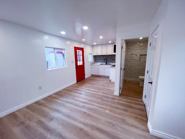 891 E 53rd St in Los Angeles, CA - Building Photo - Building Photo