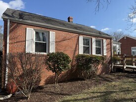 6424 W Grace St in Richmond, VA - Building Photo