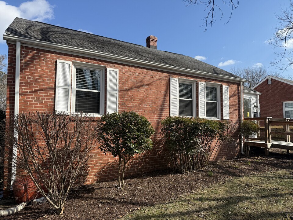 6424 W Grace St in Richmond, VA - Building Photo