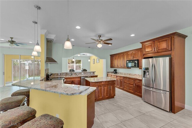 2416 SE 8th Ave in Cape Coral, FL - Building Photo - Building Photo