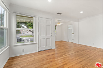 8331 Dunbarton Ave in Los Angeles, CA - Building Photo - Building Photo