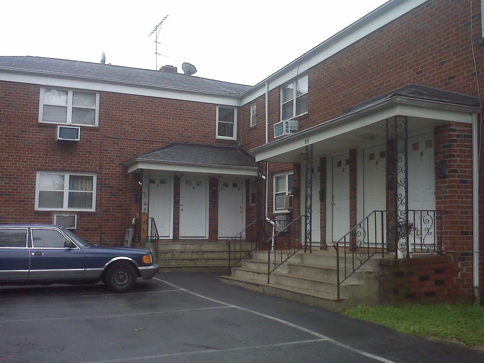 35 Berkshire Ave in Paterson, NJ - Foto de edificio