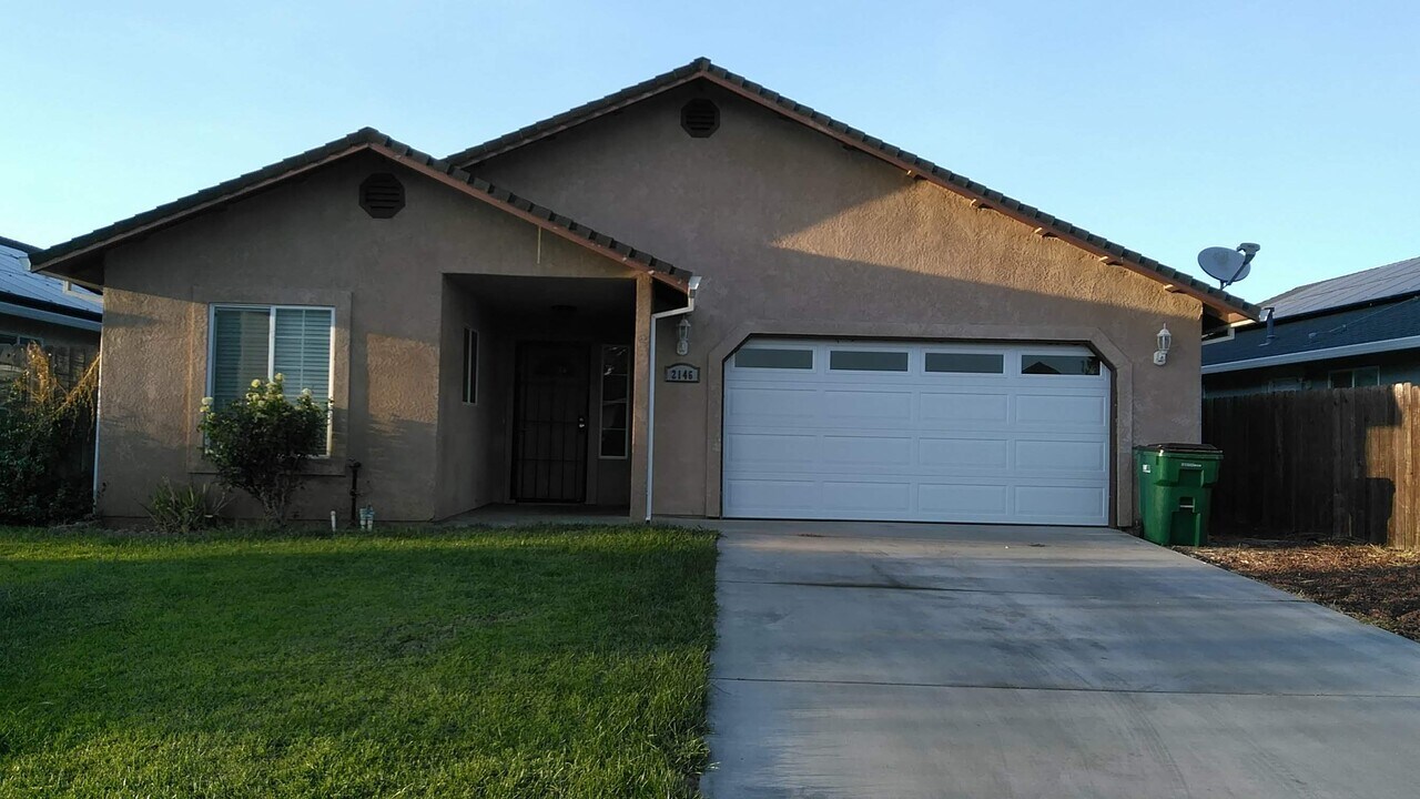 2146 Blossom Ave in Corning, CA - Building Photo