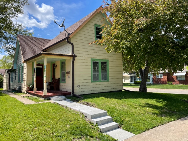 939 Broadway St