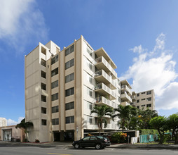 Holiday Terrace in Honolulu, HI - Building Photo - Building Photo