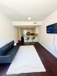 550 Innes Ave, Unit Apt 101 in San Francisco, CA - Foto de edificio - Building Photo