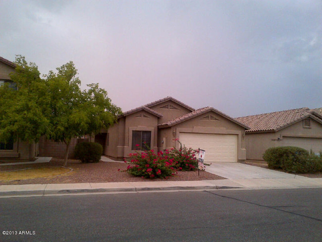 10530 W Monte Vista Rd in Avondale, AZ - Foto de edificio - Building Photo