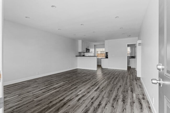 241 Bonito Ave in Long Beach, CA - Building Photo - Building Photo
