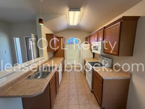 2001 100th St in Lubbock, TX - Building Photo - Building Photo