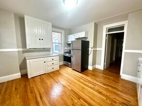 589 Pleasant St in Holyoke, MA - Building Photo - Building Photo