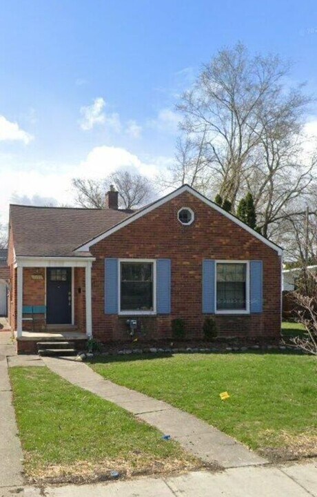 2155 Harvard Rd in Berkley, MI - Building Photo