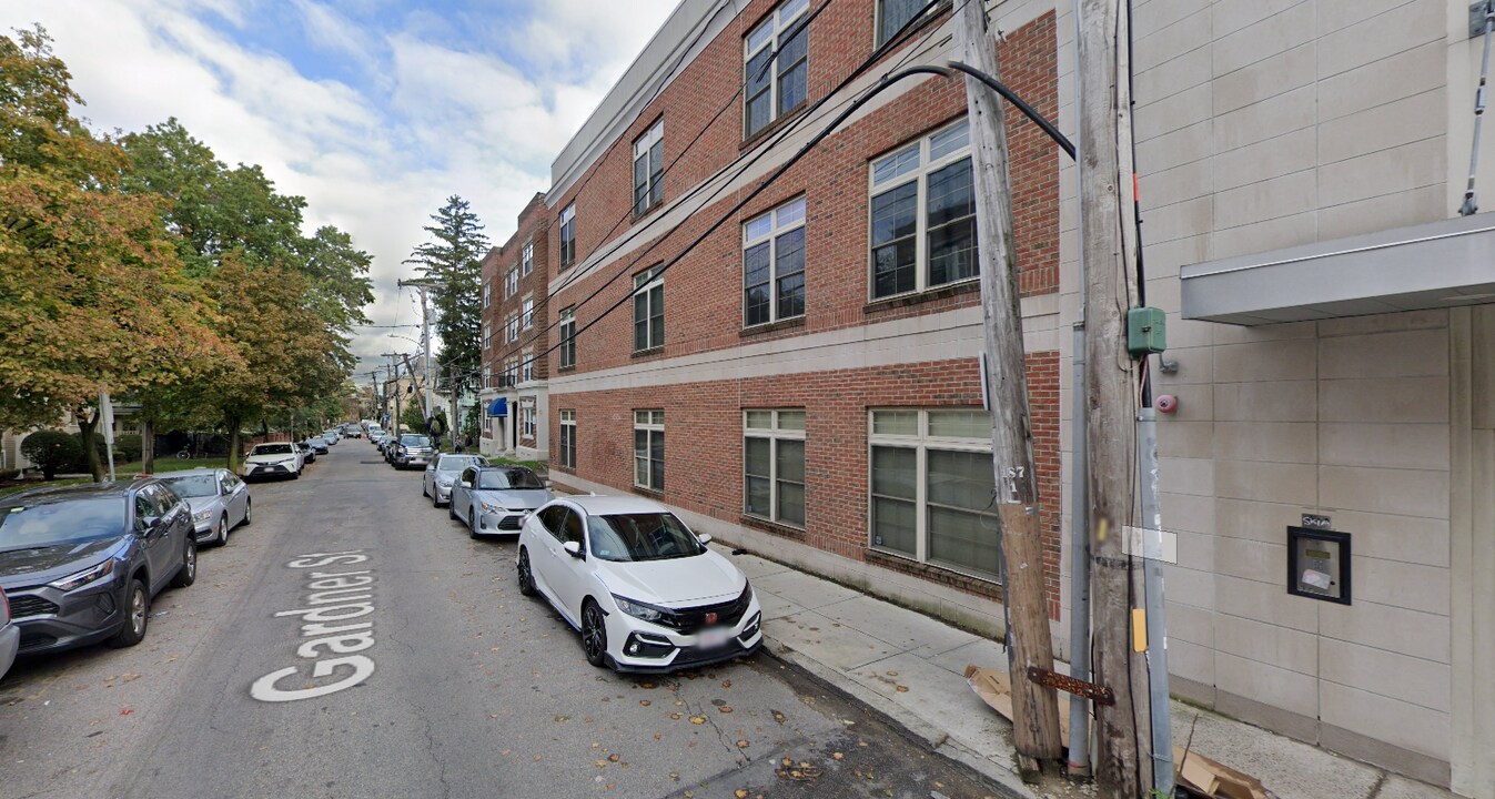 9 Gardner St, Unit 5 in Boston, MA - Building Photo