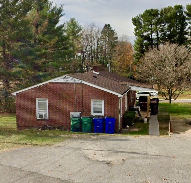 1102 Airport Rd, Unit 1102 #1 Airport Rd in Blacksburg, VA - Foto de edificio - Building Photo