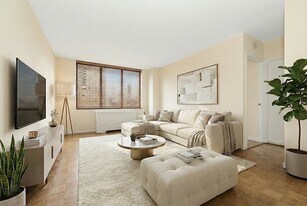 245 E 44th St, Unit 10A in New York, NY - Building Photo