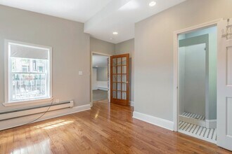 16 Coles St in Jersey City, NJ - Building Photo - Building Photo