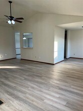 317 S Chanda Ln in Mustang, OK - Building Photo - Building Photo