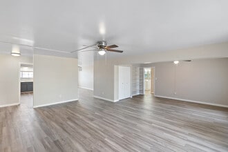 Park Crest Apartments in Jackson, MI - Foto de edificio - Building Photo