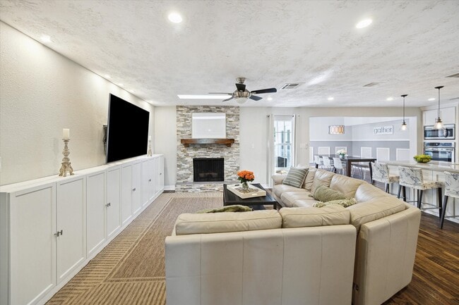 property at 11102 Hillcroft St