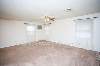 8 Manakin Pl in Willingboro, NJ - Foto de edificio - Building Photo