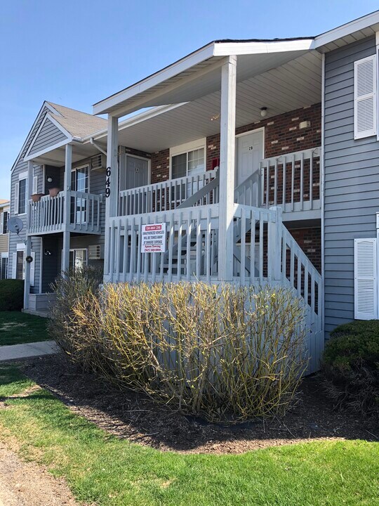 649 Swan Dr in Grayslake, IL - Building Photo