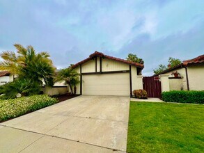 4755 Maclura St in Oceanside, CA - Foto de edificio - Building Photo