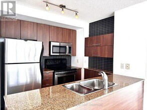 11 Brunel Ct in Toronto, ON - Building Photo - Building Photo